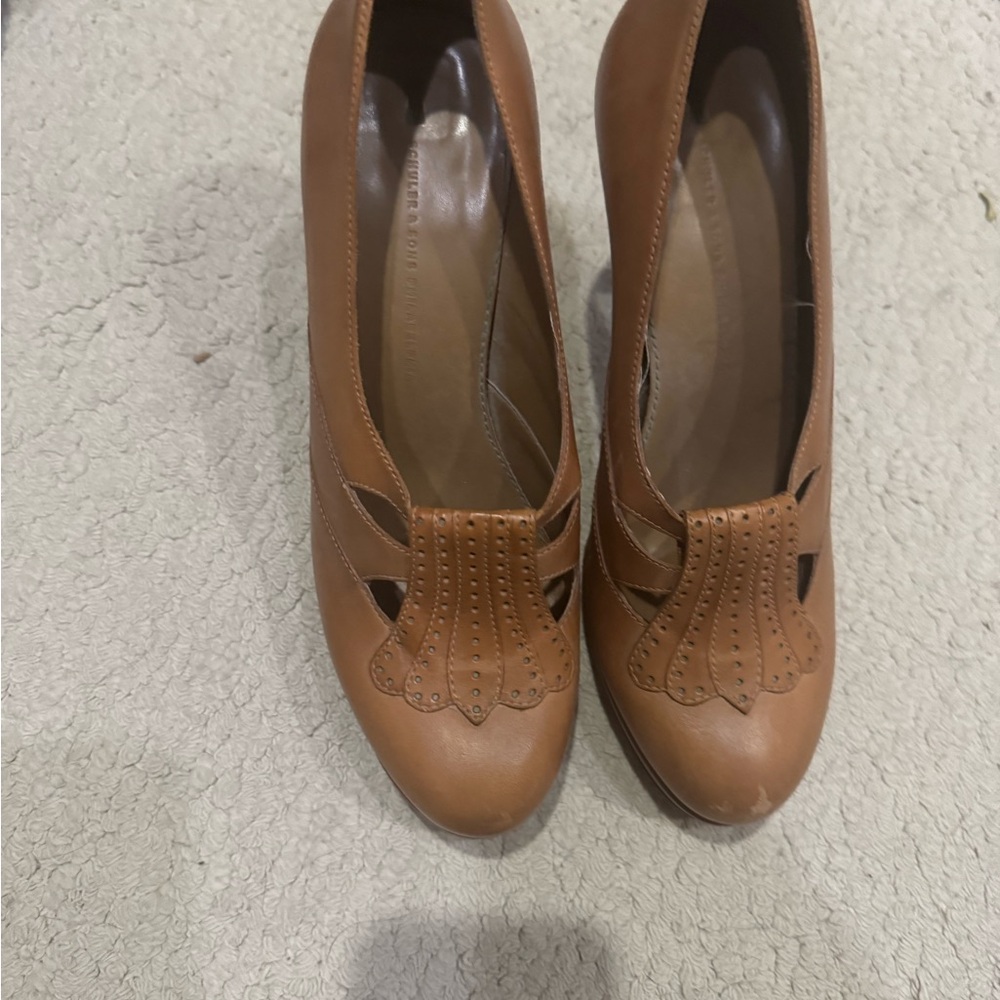 Women's Tan Leather Heels with Decorative Cutouts